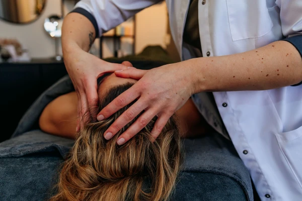Behandeling tijdens het pureli skin plan bij huidspecialist elisa in 's-Gravenzande