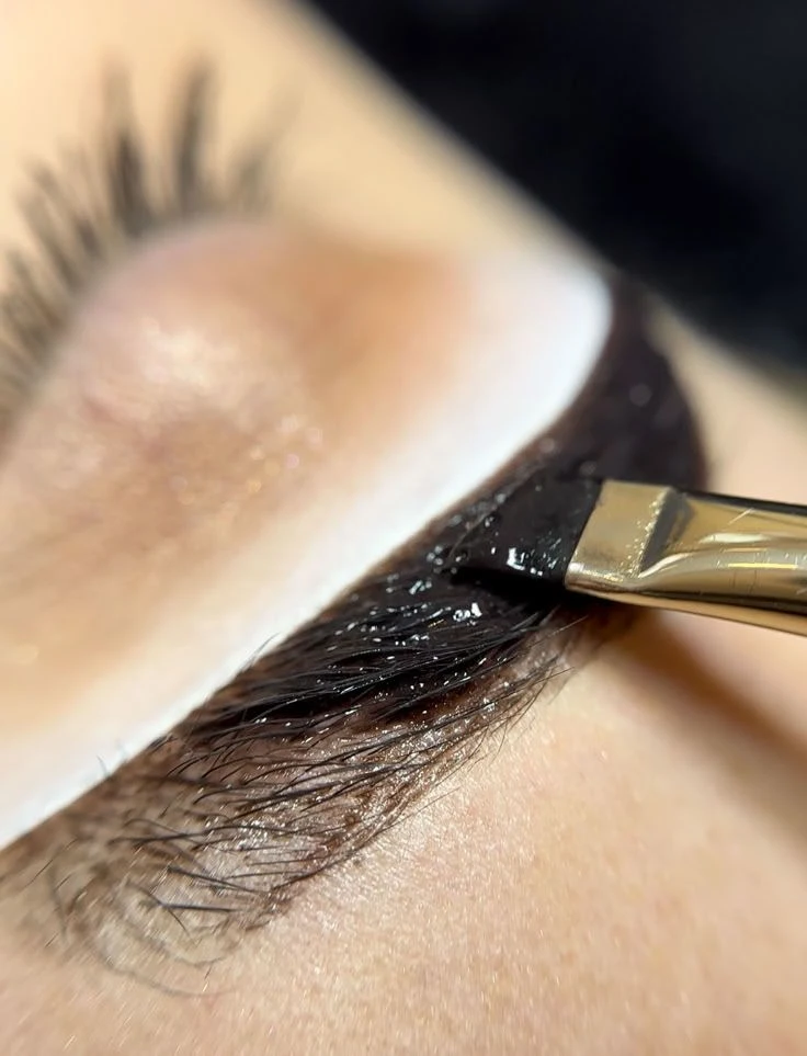 wenkbrauwen verven en harsen/waxen bij huidspecialist elisa